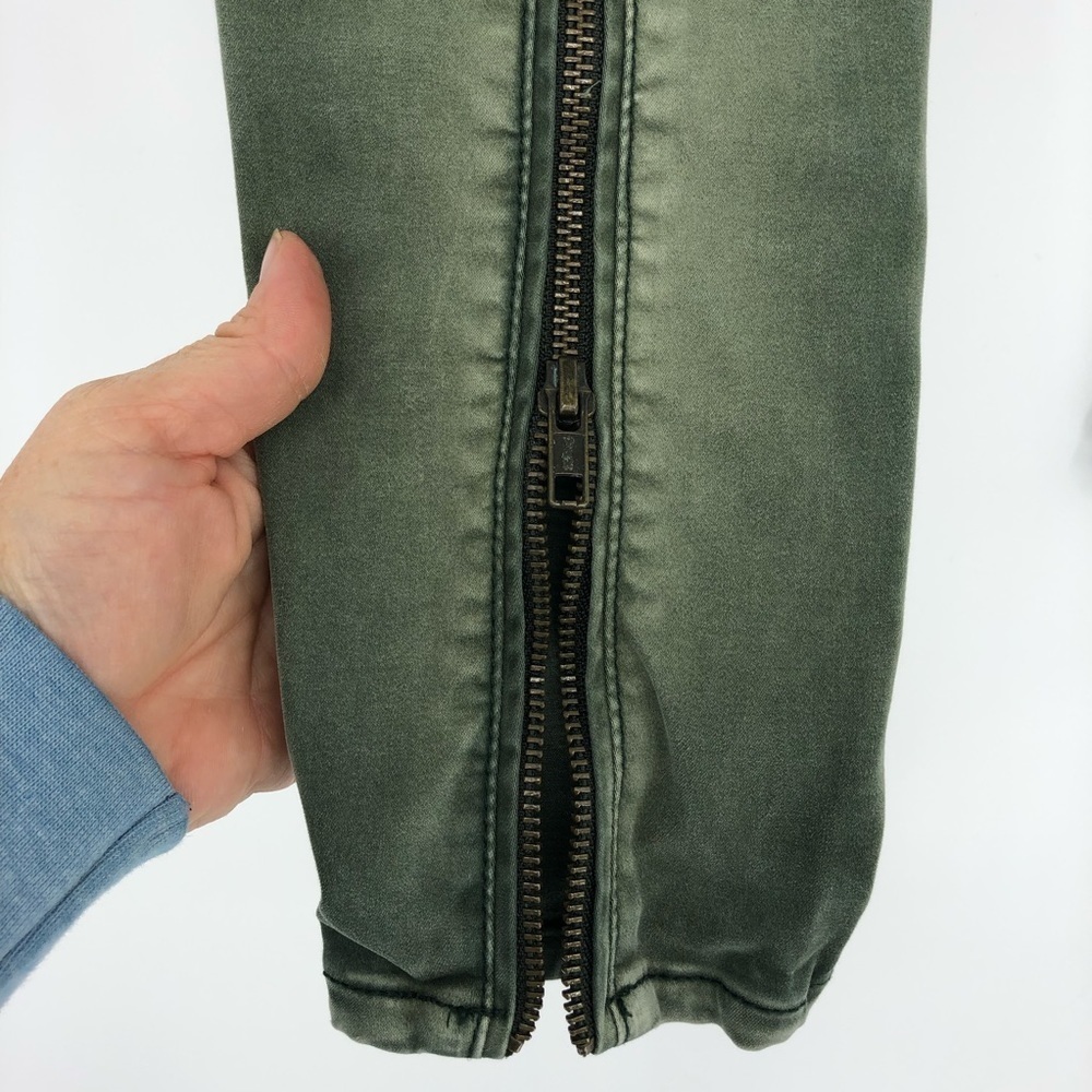 Free People green sueded sateen zipper back skinny jeans, 00/24 - Picture 9 of 16